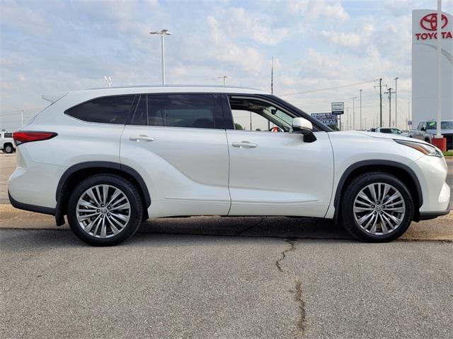 used 2021 Toyota Highlander car, priced at $40,995