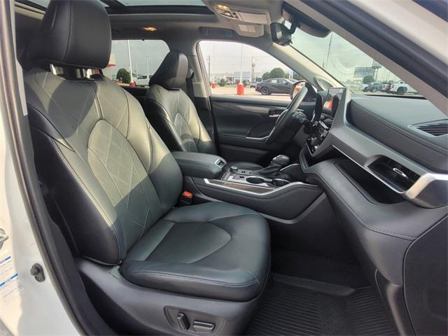 used 2021 Toyota Highlander car, priced at $40,995