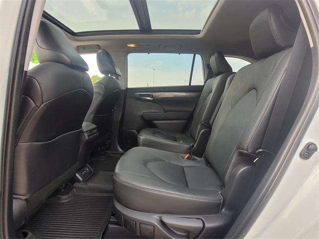 used 2021 Toyota Highlander car, priced at $40,995
