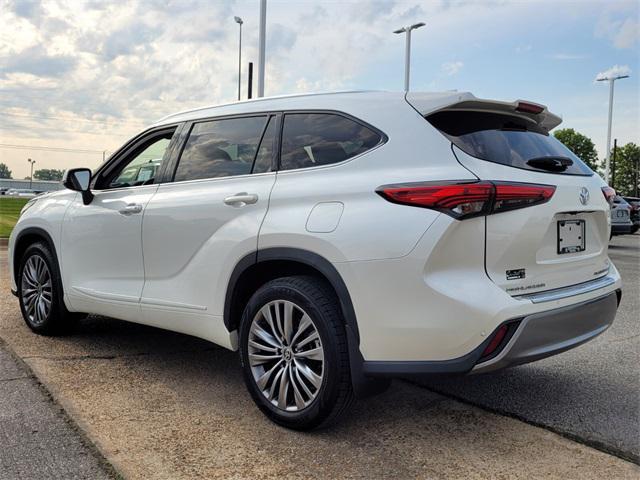 used 2021 Toyota Highlander car, priced at $40,995