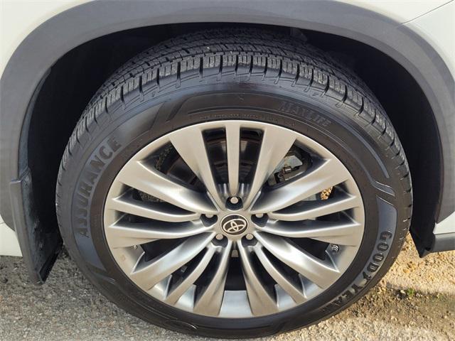used 2021 Toyota Highlander car, priced at $40,995
