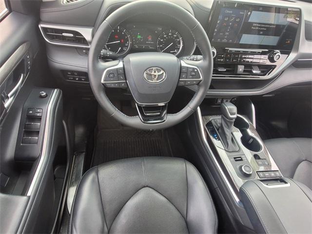 used 2021 Toyota Highlander car, priced at $40,995