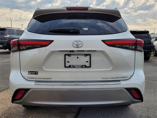 used 2021 Toyota Highlander car, priced at $40,995