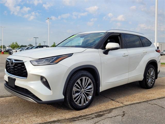 used 2021 Toyota Highlander car, priced at $40,995