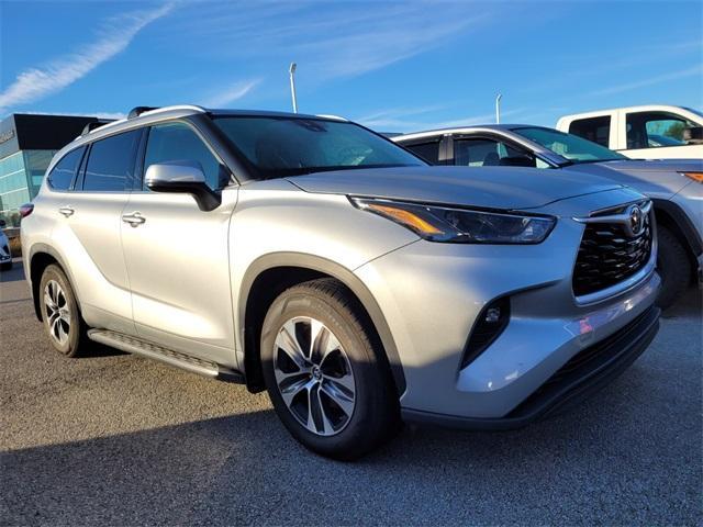 used 2022 Toyota Highlander car, priced at $32,890