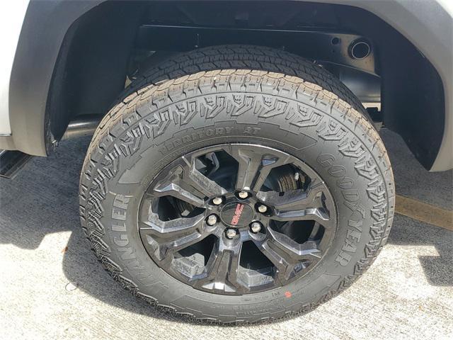 new 2025 GMC Canyon car, priced at $44,320