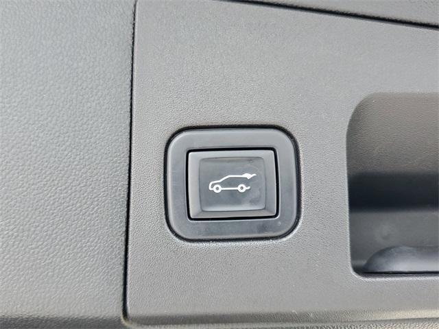 used 2022 Cadillac XT5 car, priced at $27,590