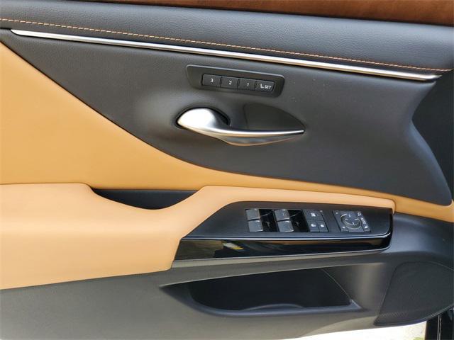 used 2022 Lexus ES 350 car, priced at $32,500