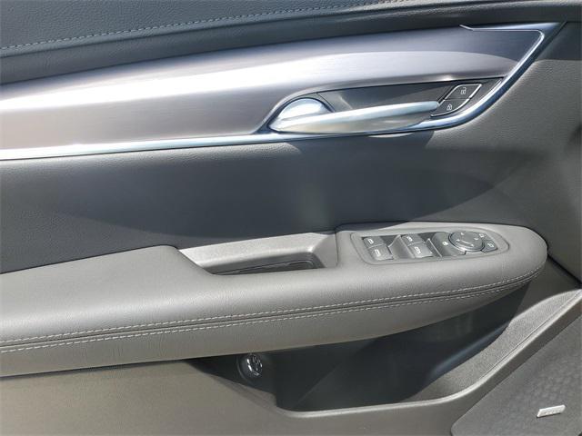 new 2025 Cadillac XT5 car, priced at $45,315