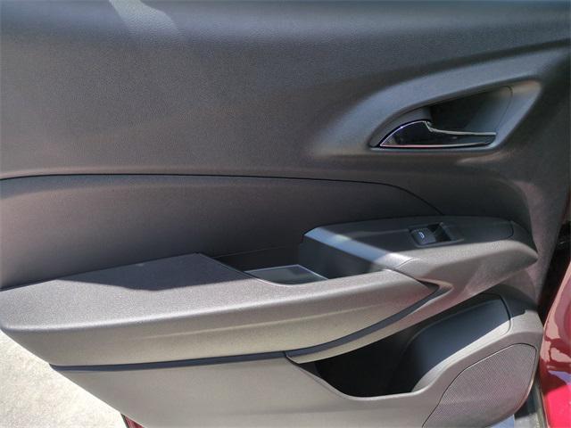 new 2025 Chevrolet Trax car, priced at $24,211