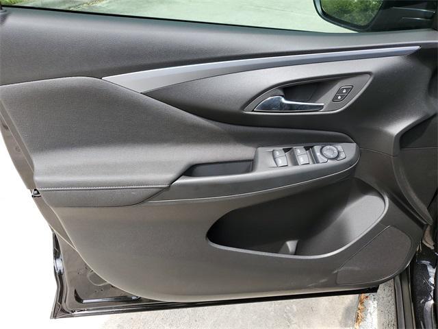 new 2025 Buick Envista car, priced at $26,685