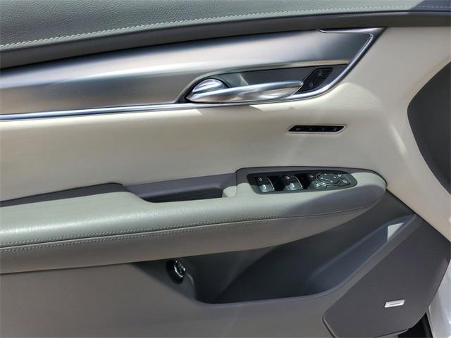 used 2022 Cadillac XT5 car, priced at $30,059