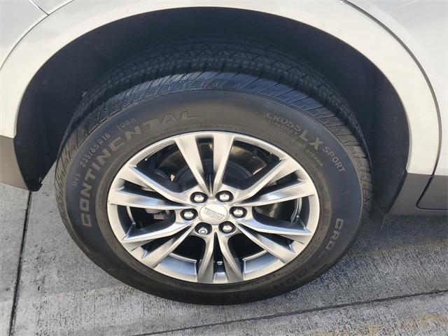 used 2022 Cadillac XT5 car, priced at $30,059