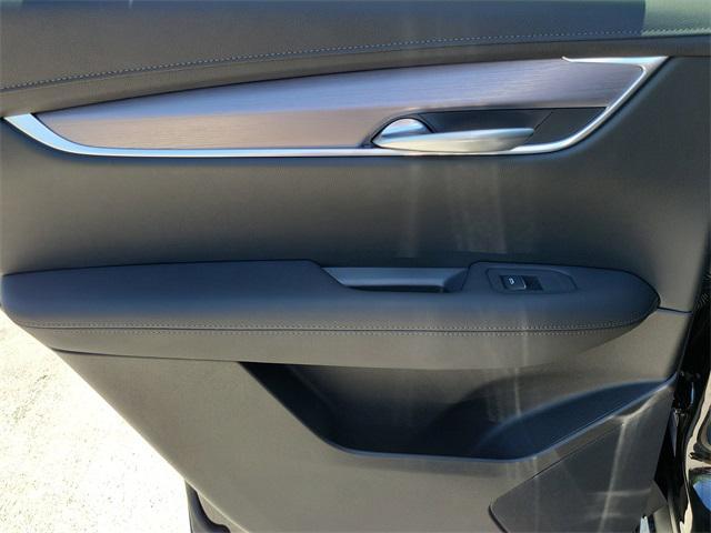 new 2025 Cadillac XT5 car, priced at $36,415