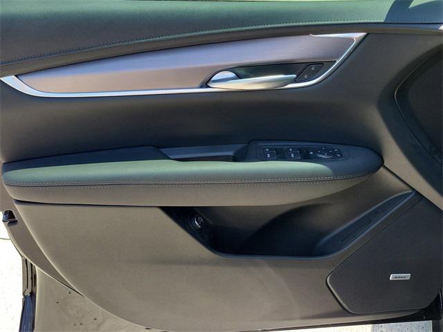 new 2025 Cadillac XT5 car, priced at $36,415