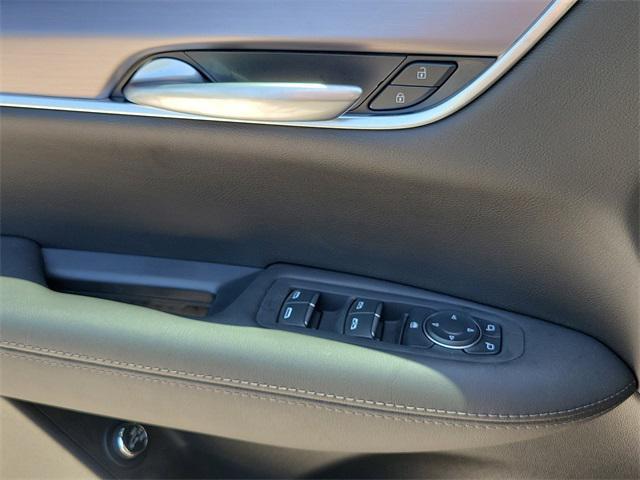 new 2025 Cadillac XT5 car, priced at $36,415