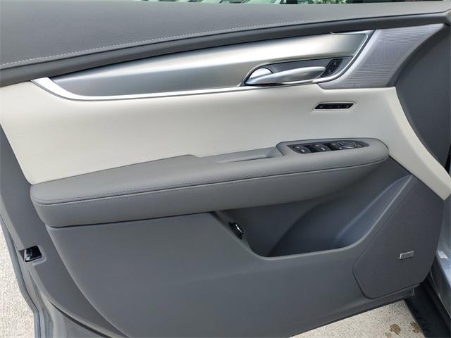 new 2025 Cadillac XT5 car, priced at $54,365