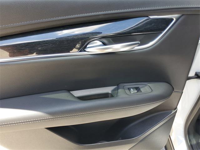 used 2022 Cadillac XT5 car, priced at $27,876
