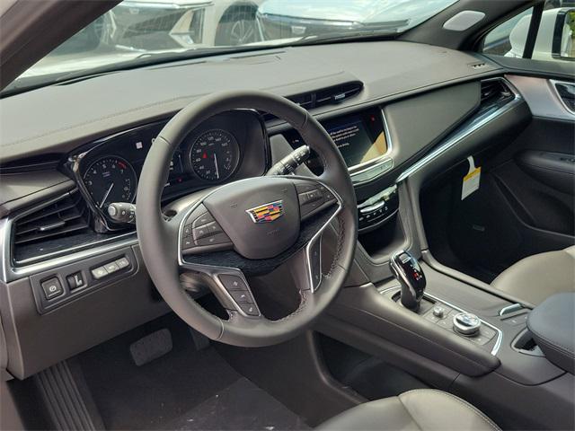 new 2025 Cadillac XT5 car, priced at $54,490