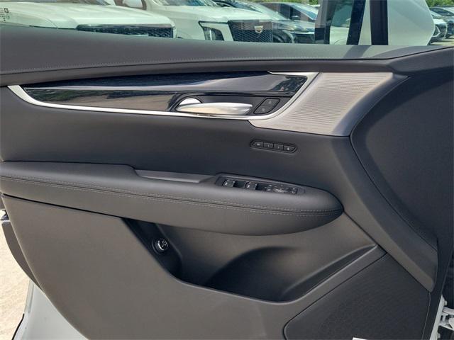 new 2025 Cadillac XT5 car, priced at $54,490