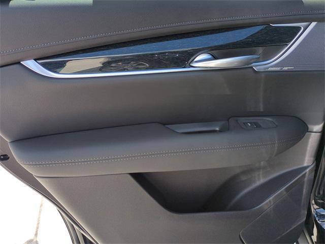 new 2025 Cadillac XT5 car, priced at $54,990