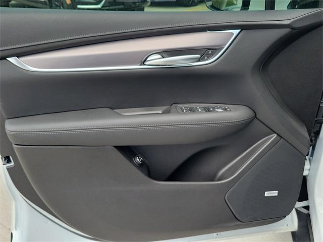 new 2025 Cadillac XT5 car, priced at $45,915