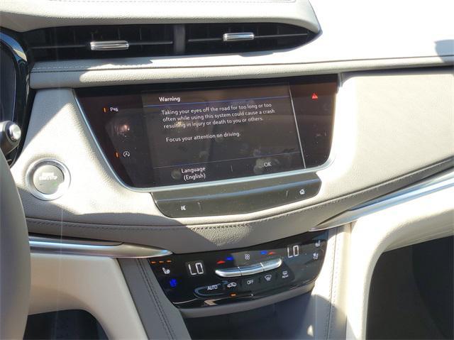 new 2025 Cadillac XT5 car, priced at $54,025