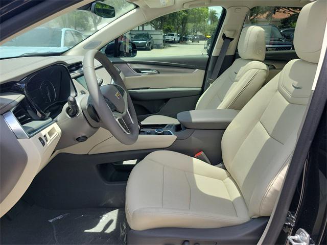 new 2025 Cadillac XT5 car, priced at $54,025