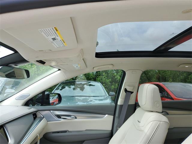 new 2025 Cadillac XT5 car, priced at $54,025