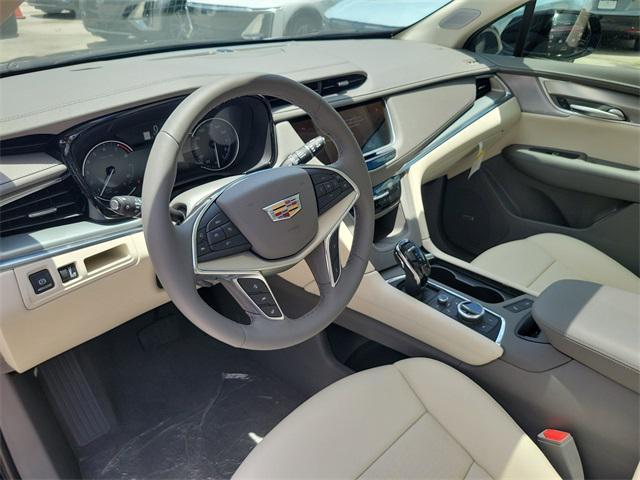 new 2025 Cadillac XT5 car, priced at $54,025