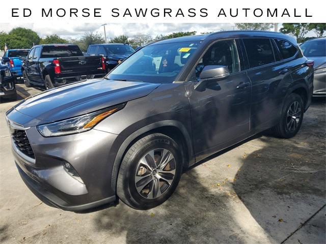 used 2021 Toyota Highlander car, priced at $31,499