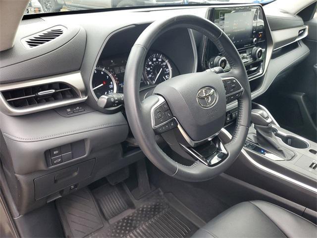 used 2021 Toyota Highlander car, priced at $29,999