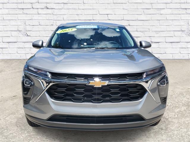 used 2025 Chevrolet Trax car, priced at $18,850