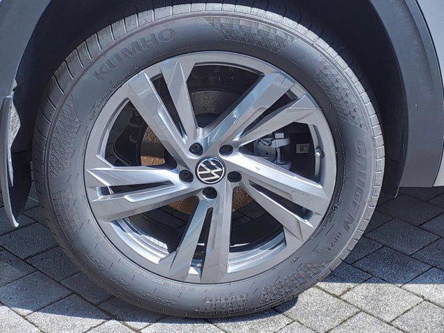 new 2024 Volkswagen Atlas Cross Sport car, priced at $44,000