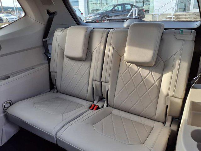 new 2025 Volkswagen Atlas car, priced at $55,174