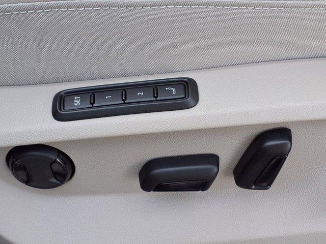 new 2025 Volkswagen Atlas car, priced at $55,174