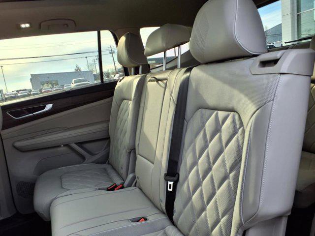 new 2025 Volkswagen Atlas car, priced at $55,174