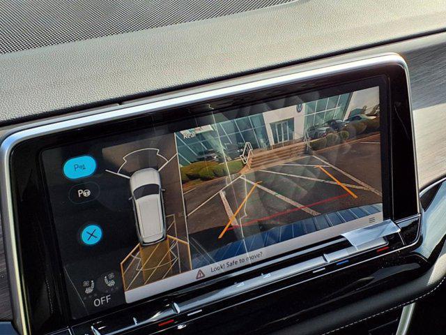 new 2025 Volkswagen Atlas car, priced at $53,761