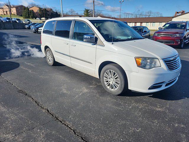 used 2014 Chrysler Town & Country car