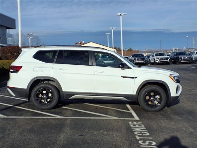 new 2025 Volkswagen Atlas car, priced at $48,589