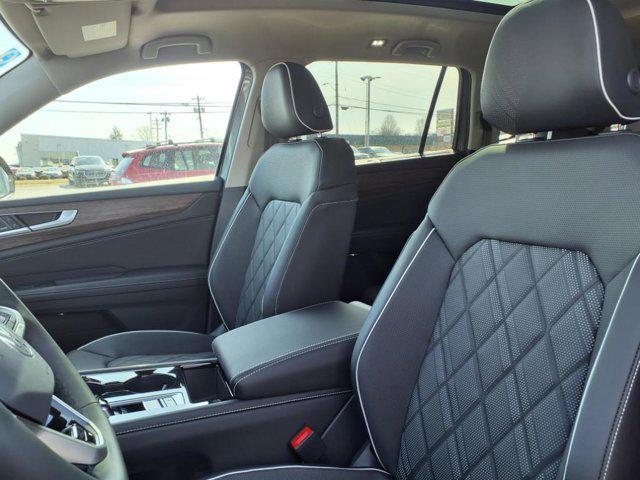 new 2025 Volkswagen Atlas car, priced at $55,174