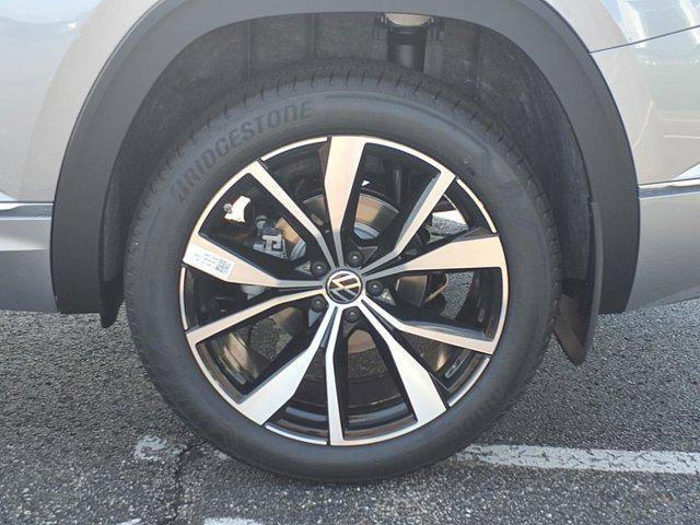 new 2025 Volkswagen Atlas car, priced at $53,761