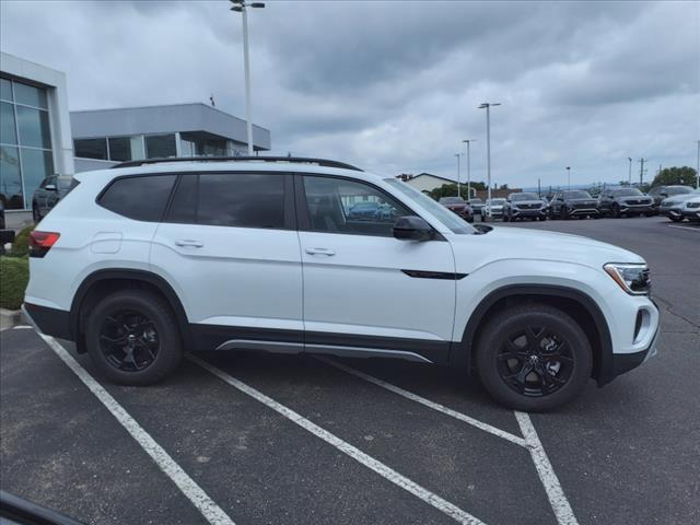 new 2024 Volkswagen Atlas car, priced at $54,376