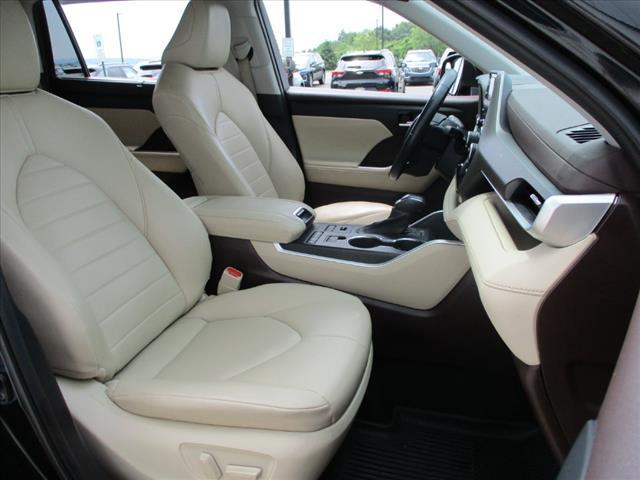 used 2021 Toyota Highlander car, priced at $32,495