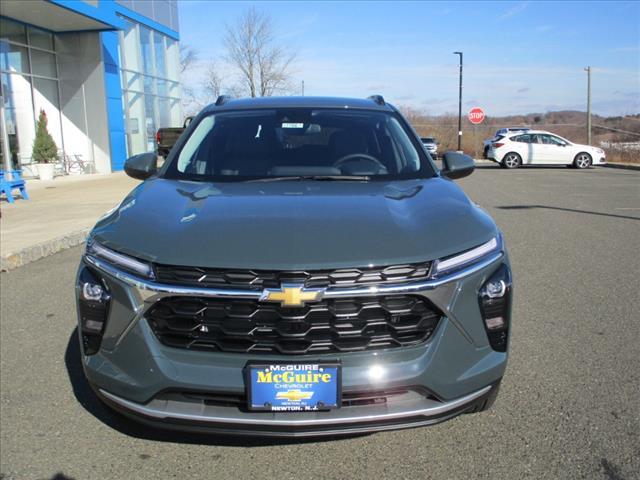 new 2025 Chevrolet Trax car, priced at $24,985