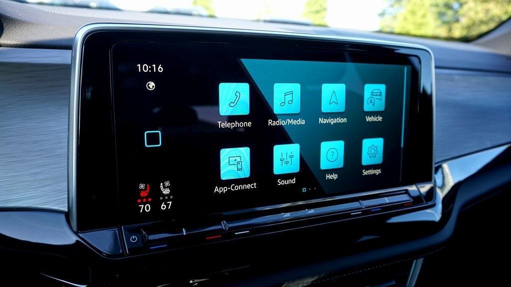 new 2026 Volkswagen Atlas Cross Sport car, priced at $47,578