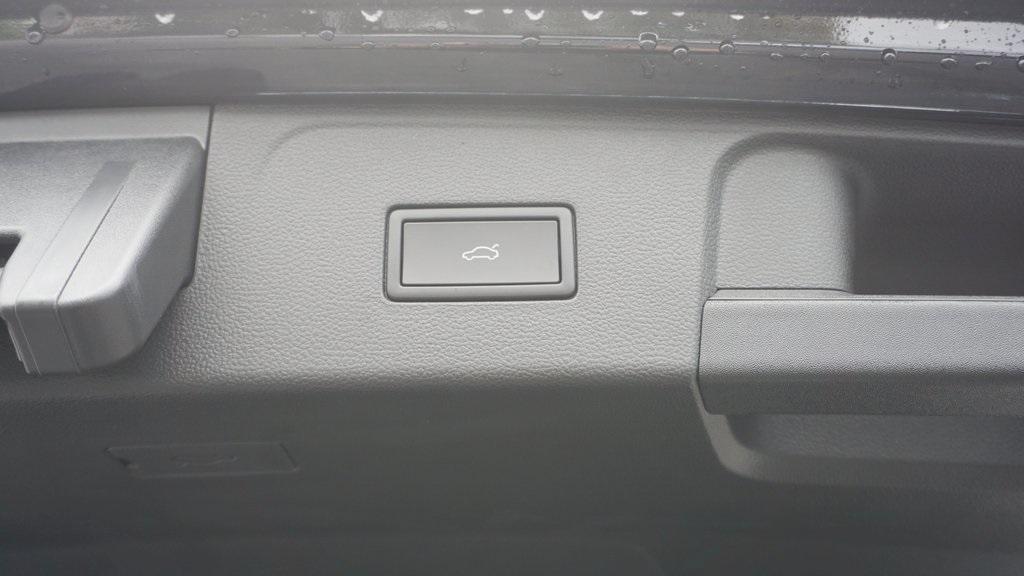 new 2026 Volkswagen Atlas car, priced at $58,746