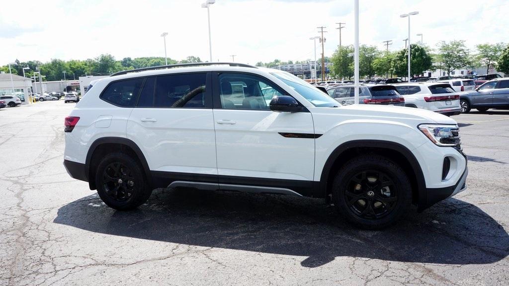 new 2025 Volkswagen Atlas car, priced at $49,716
