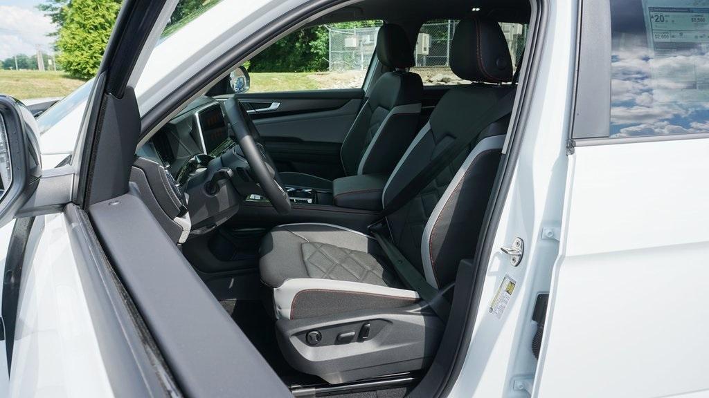 new 2025 Volkswagen Atlas car, priced at $49,716