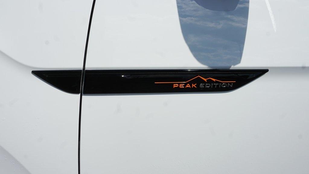new 2025 Volkswagen Atlas car, priced at $49,716